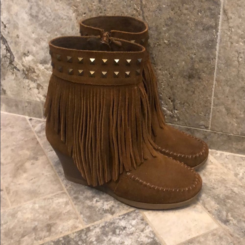 Minnetonka Brown Fringe Wedge Booties